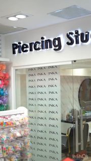 ✨ Un toque de brillo… ¡en segundos! 💎Así vivimos cada momento en nuestro estudio de perforaciones.Visítanos en cualquiera de nuestras sucursales y da el paso para brillar con tu nuevo piercing 💚#InkaAccesorios #PiercingTime #InkaExperience #PiercingRD #BrillaConEstilo #InkaGirls #PerforacionesSeguras #AccessorizeYourLife #JoyasConEstilo #PiercingLove
