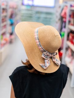👒☀️ Si julio tuviera un accesorio oficial, definitivamente sería una pamela.
Perfecta para esos días de playa, piscina o simplemente para elevar cualquier outfit con un toque chic. ✨¿Cuál es tu plan este mes? 🌊💛#BeachStyle #SummerAccessories #SombrerosDePlaya #VacacionesRD #InkaAccesorios