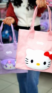 Si te gustan los detalles cute y con personalidad, estas carteras son perfectas para llevar ese toque especial contigo todos los días.Ahora queremos saber…
¿eres team Hello Kitty o team Kuromi? 👀👇#cartera #hellokitty #kuromi #cute #accesorios