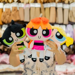 Burbuja, Bellota y Bombón llegaron listas para llenar tu habitación, tu cartera o tu corazón de pura ternura 💥🎀Ahora la pregunta importante: ¿cuál eres tú? 👀✨#PowerpuffGirls #PelucheLovers #CosasCute #CartoonNetwork #InkaAccesorios