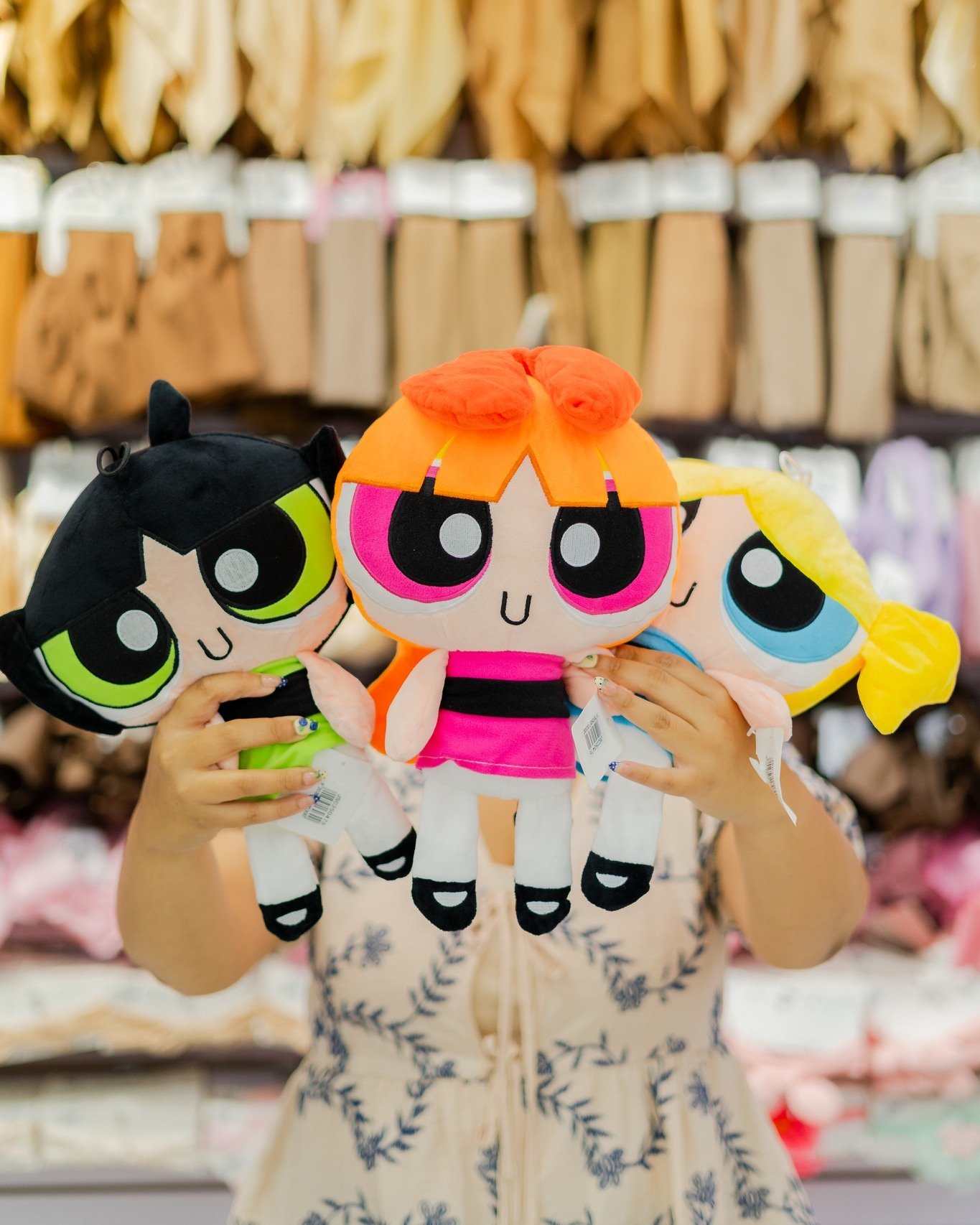 Burbuja, Bellota y Bombón llegaron listas para llenar tu habitación, tu cartera o tu corazón de pura ternura 💥🎀Ahora la pregunta importante: ¿cuál eres tú? 👀✨#PowerpuffGirls #PelucheLovers #CosasCute #CartoonNetwork #InkaAccesorios