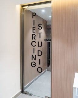 ✨ ¿Listo para tu próximo piercing?
Lóbulo, tragus o hélix… tú eliges el estilo, nosotros hacemos la magia 💎📍Disponible en nuestras sucursales.#PiercingRD #PiercingStudio #EstiloPersonal #AccesoriosRD #InkaAccesorios