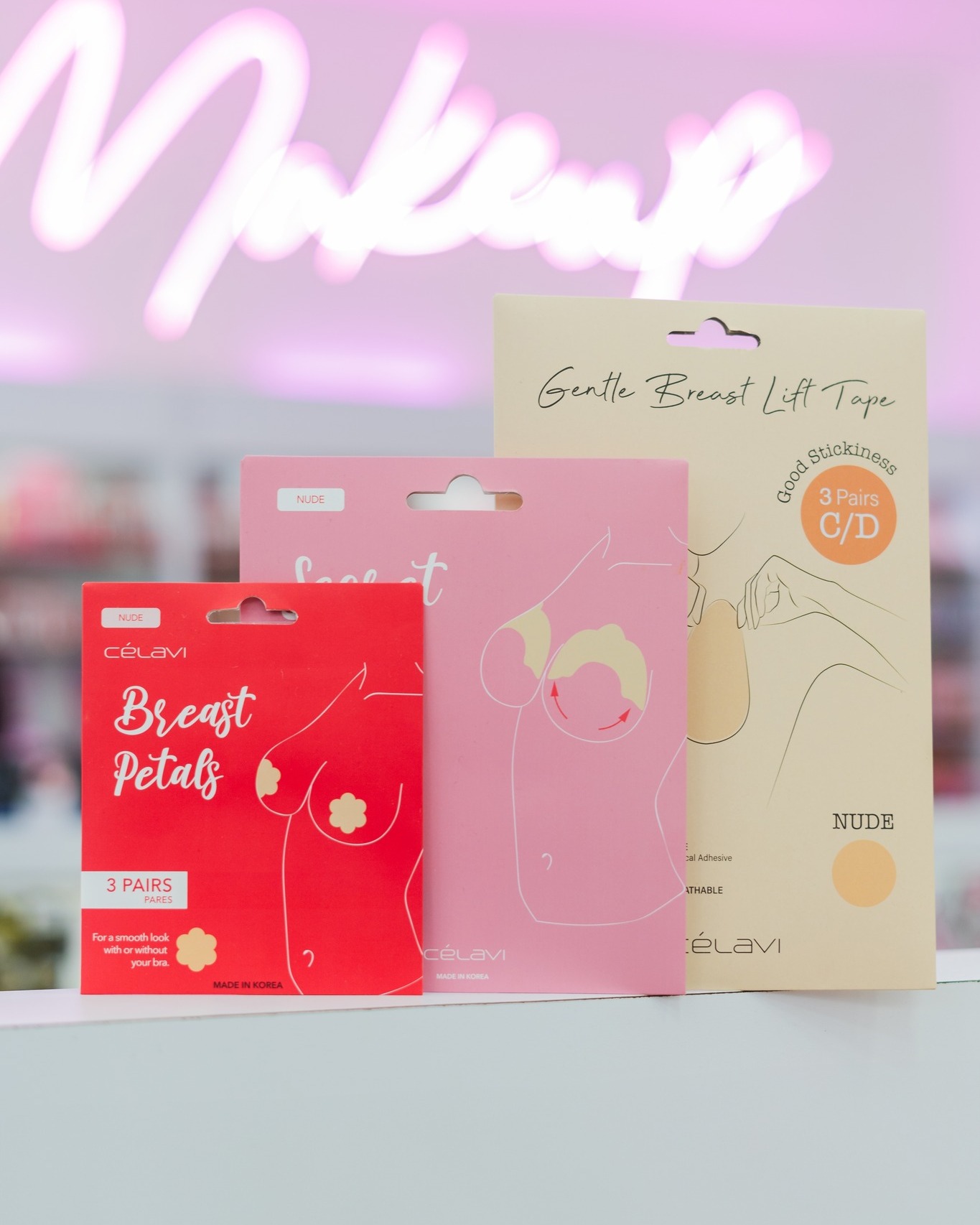 ¡Adiós a los ajustes incómodos! 🙌✨Con estos boob tape y covers, tendrás soporte y comodidad sin sacrificar estilo.Perfectos para tops escotados, vestidos de fiesta o cualquier outfit donde quieras sentirte segura y libre de preocupaciones 💖💃.#boobtape #mujer #inka #rd #boobcover #cover #cinta #ropa #shopping