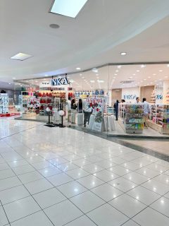 ¡Inka Lovers, ya pueden pasar! 💕
Nuestra nueva tienda en Colinas Mall está abierta
de 10 AM a 7 PM para llenarte de brillo y accesorios.
📍 Segundo nivel, Local 246 ✨#InkaAccesorios
#InkaColinasMall
#ColinasMall
#SantiagoRD
#AperturaInka
#InkaLovers
#AccesoriosRD