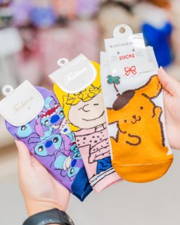 Un toque de diversión para el día a día ✨Diseños le dan personalidad a cualquier look, perfectos para quienes disfrutan los pequeños detalles y no tienen miedo de mostrar su lado más cool.#Medias #Accesorioscreativos #Estilo #Detalle #INKA