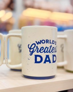 ☕ Hay regalos que se usan una vez… y otros que acompañan cada mañana. 💙
Estas tazas son un recordatorio diario de cuánto quieres a papá.¿Qué café crees que le gustaría tomar aquí? ☕👇#DiaDelPadre #IdeasDeRegalo #TazasPersonalizadas #RegalosConAmor #InkaAccesorios