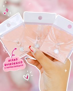 ✨ Hay accesorios que no necesitan llamar la atención... porque ya lo hacen solos. 😌Descubre nuestros nuevos diseños de aretes para ombligo en acero y encuentra el que mejor va contigo. 💎#PiercingStyle #BodyJewelry #PiercingLover #AccesoriosDeModa #InkaAccesorios